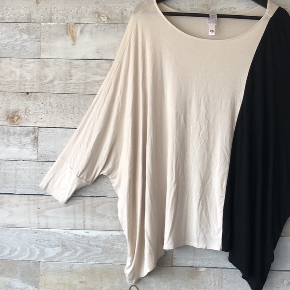 Oversize batwing Assymetrical top - Picture 3 of 8